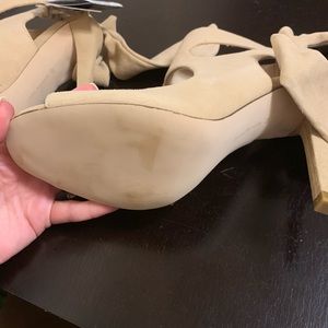 Selling Zara size 8 never worn heels